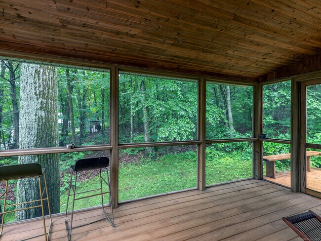 Foto del edificio - 7 Owls Nest Ln