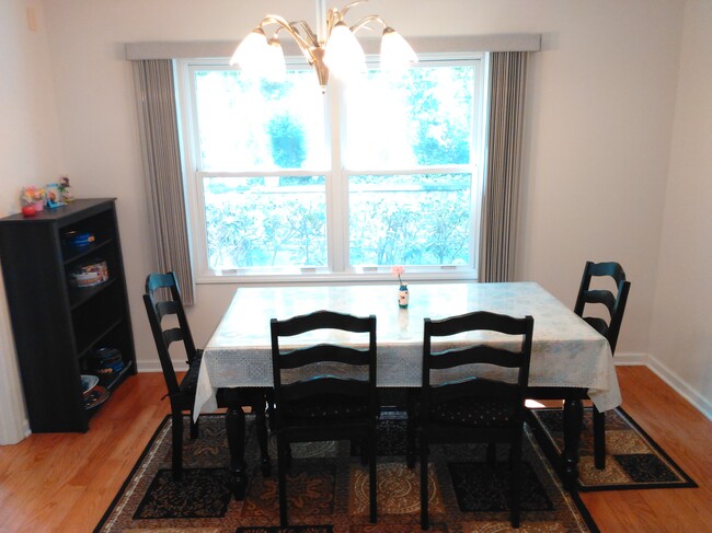 Foto del edificio - 145 Windwood Dr