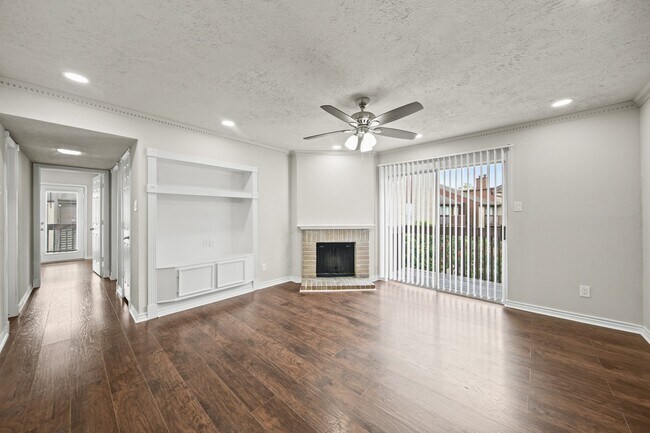 Foto del edificio - 12905 Woodforest Blvd