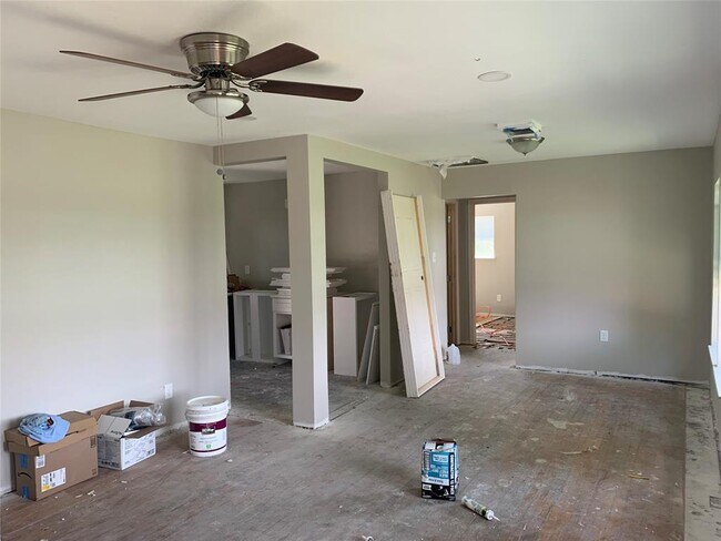 Foto del edificio - 337 E 2nd St