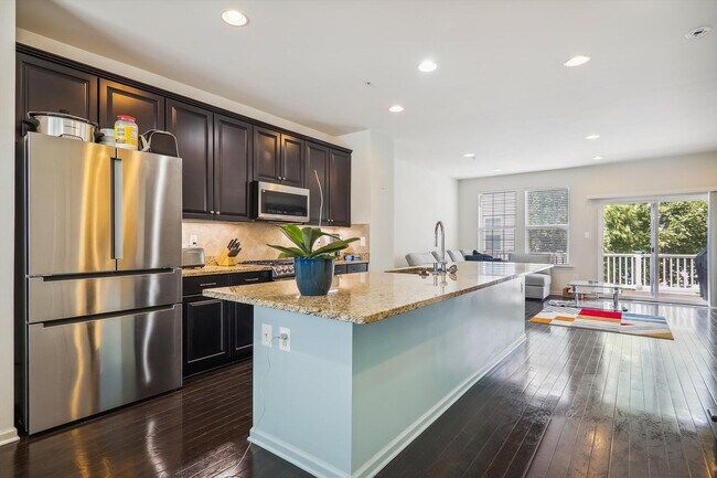 Building Photo - Wonderful 4BR 3.5 Bath in northern Silver ...