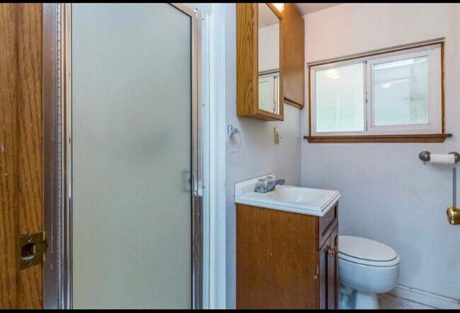 Baño - 2058 Long Lake Rd SE