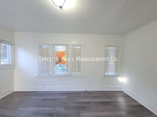 Foto del edificio - Charming 1 Bedroom Bungalow Apartment in C...