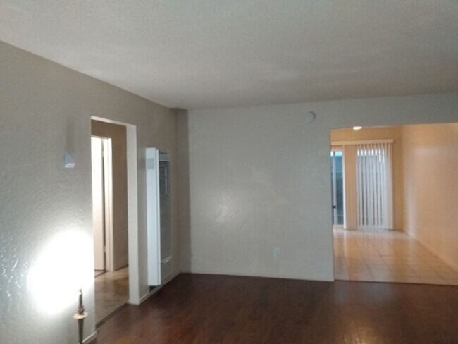 Foto del edificio - 1107 W 4th St
