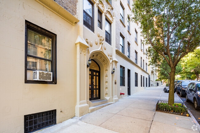 Building Photo - 290 Riverside Dr