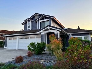 Building Photo - 5248 Robinwood Dr