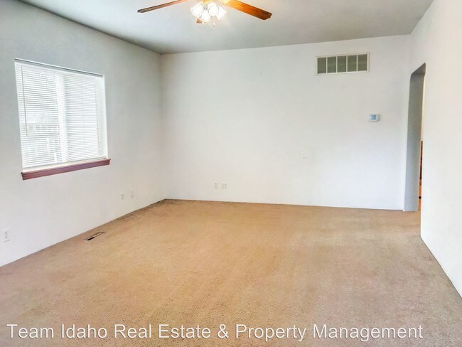 Building Photo - 3 br, 1 bath Apartment - 123 North Asbury