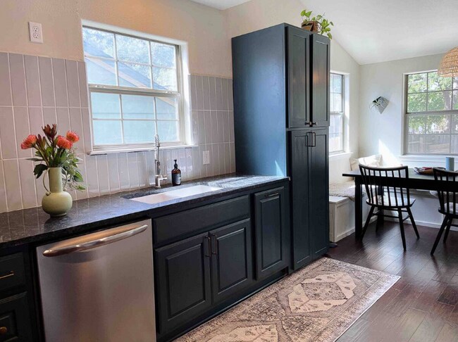 Foto del edificio - 7018 Crosswood Dr