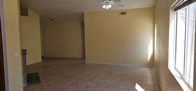Foto del edificio - Silver Creek Home 3 Bed 2 Bath + Office