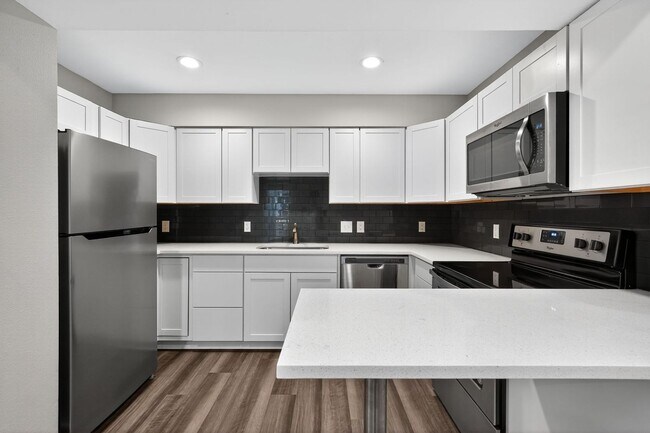 Building Photo - 935 La Posada Dr