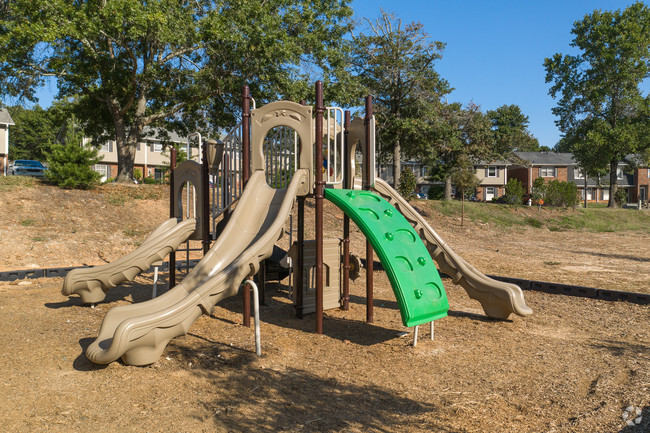 Área de juegos para niños - Park West in Snellville