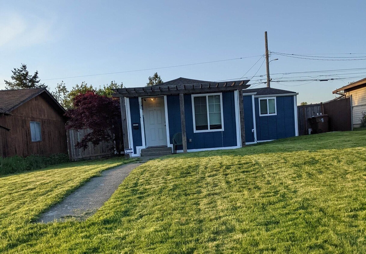 Primary Photo - 1009 E 63rd St