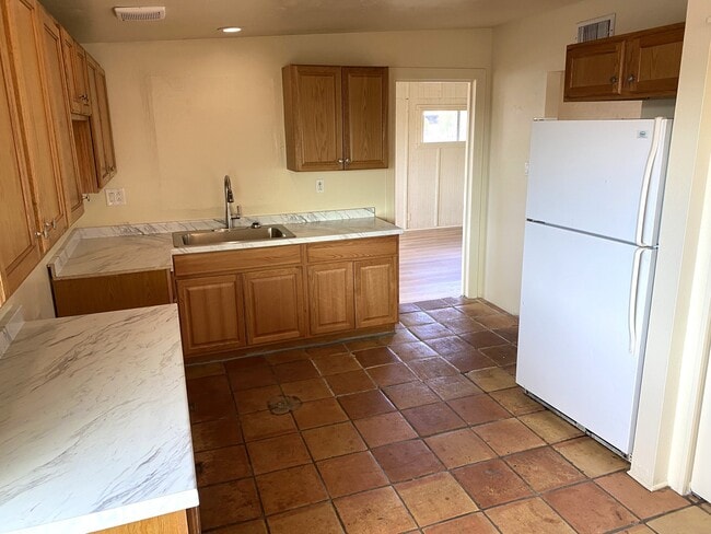 Building Photo - 7268 E Eastview Dr