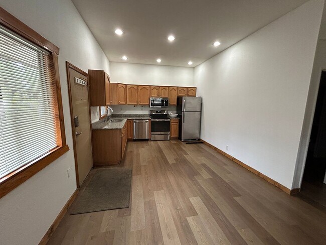 Foto del edificio - 7600 N Lake Blvd