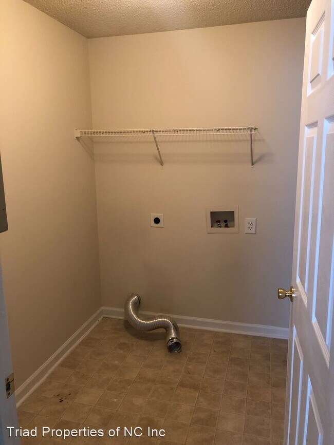 Foto del edificio - 2 br, 2 bath House - 905-2C Hanahan Ct