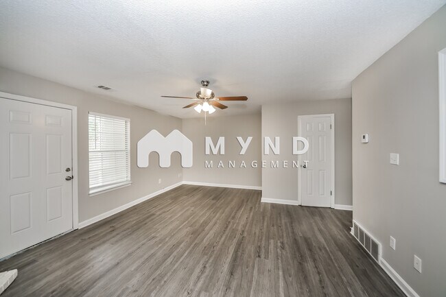 Foto del edificio - 530 Creekwood Cir S