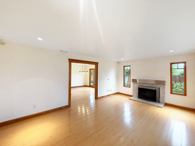 Building Photo - Gorgeous 4B/3BA Home in Carlsbad!