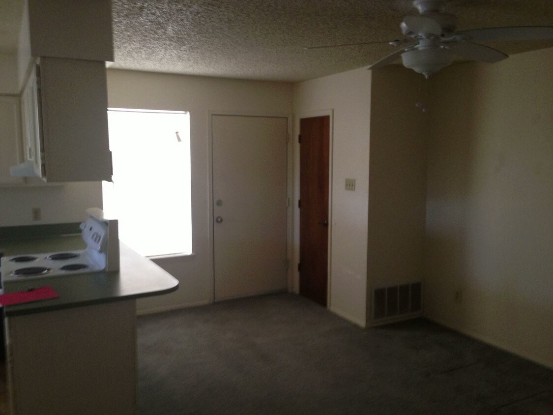 Foto del edificio - 701-703 W 8th St