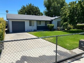 Building Photo - 8111 Avenida Vejar