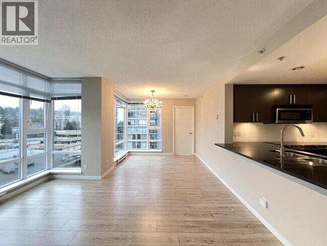 Building Photo - 555 Delestre Ave