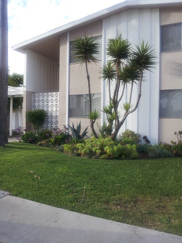 Exterior - 2611 W Carson St