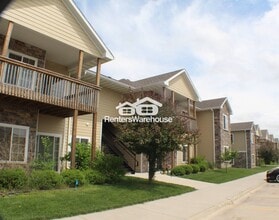 Building Photo - 2000 Meadow Ct