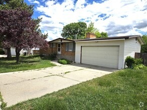 Building Photo - 4575 Balsam Ave
