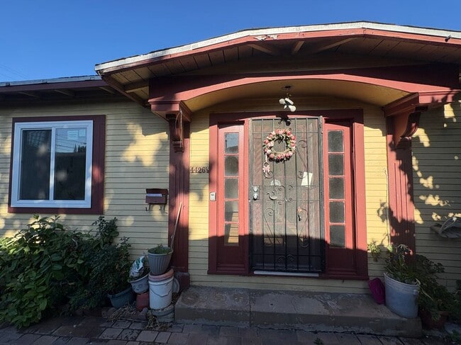 Building Photo - 4426 1/2 Lockwood Avenue
