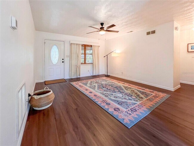 Building Photo - 2880 Sequoia Ln