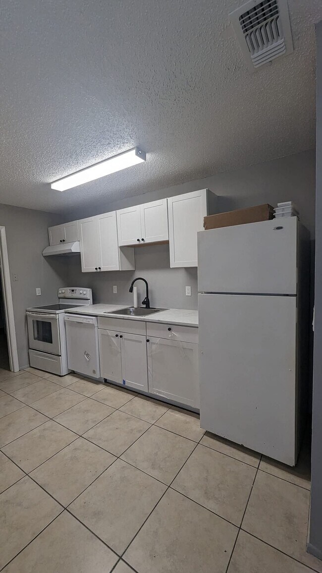 Foto del edificio - 4512 68th St W
