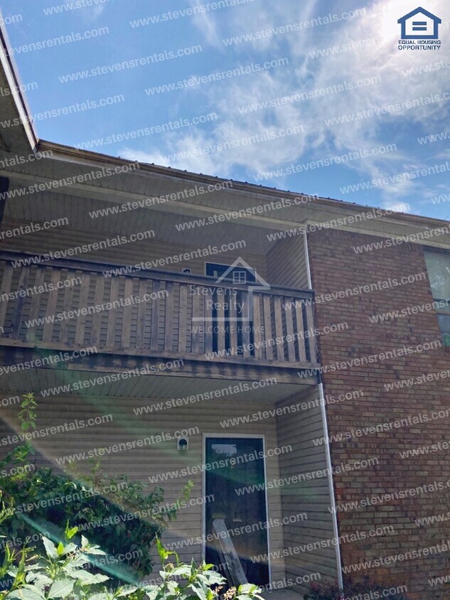 Building Photo - Private, Easy-Care Lifestyle