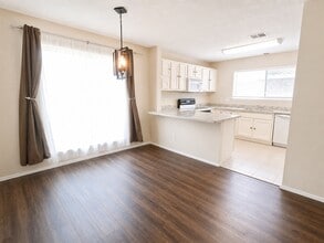 Building Photo - 2506 Radcliffe Dr