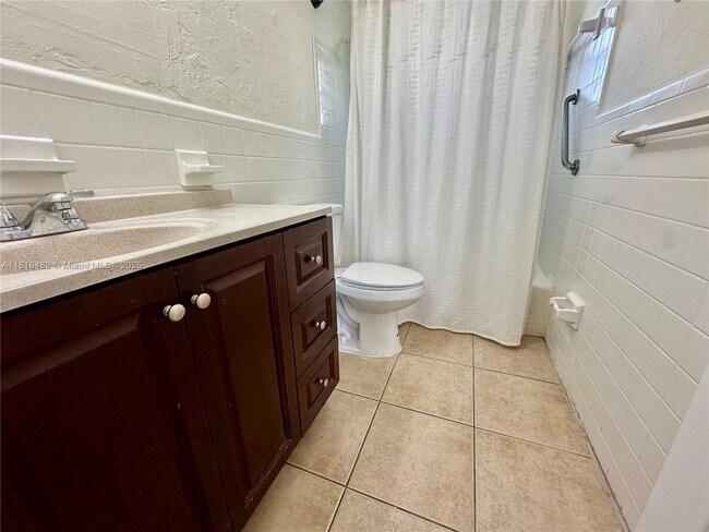Foto del edificio - 5420 NE 22nd Terrace