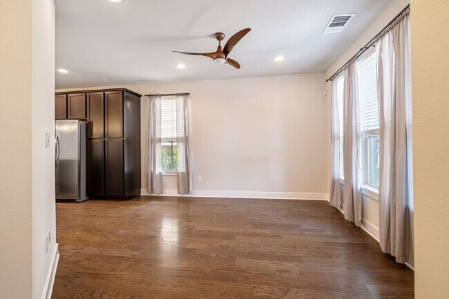 Foto del edificio - Beautiful Crestview Station Home with Garage & Covered Patio
