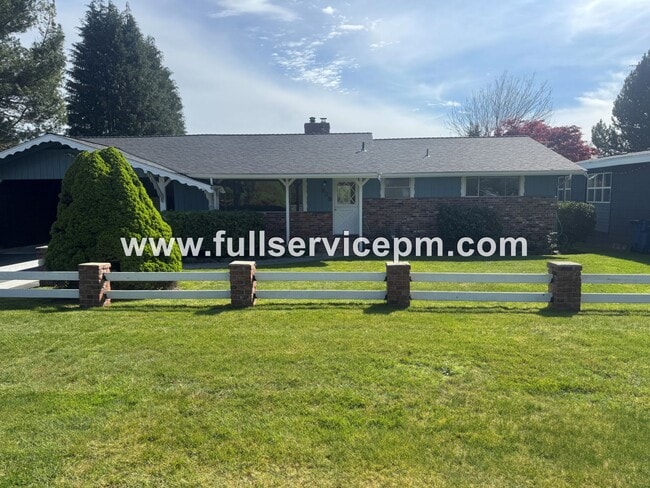 Building Photo - Charming house in downtown Snohomish