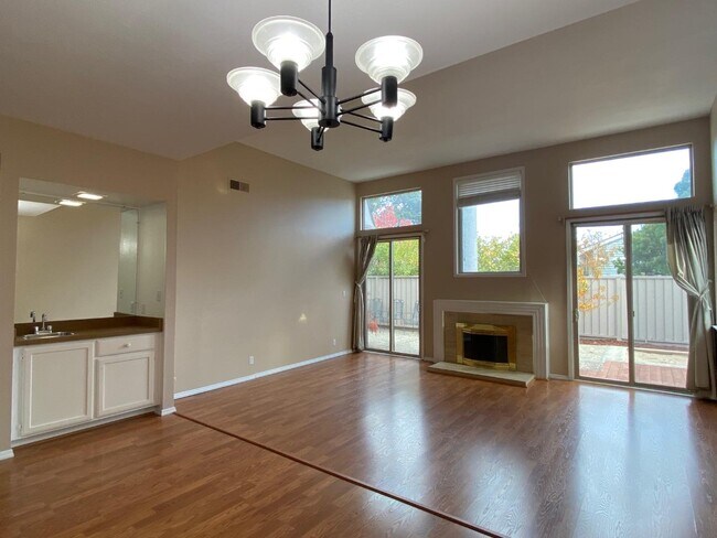 Building Photo - 976 De Soto Ln