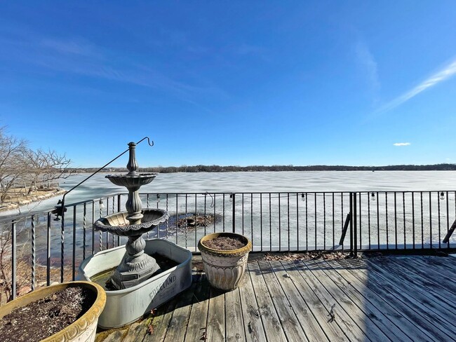 Building Photo - Spacious and Charming LAKEFRONT Home with ...