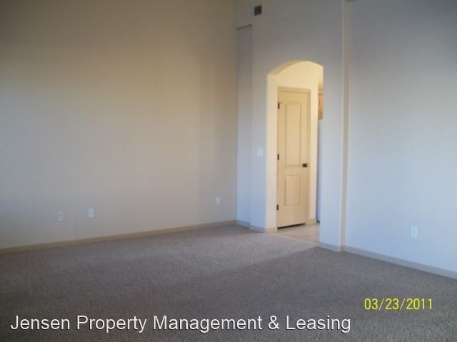 Foto del edificio - 4 br, 2.5 bath Apartment - 658 North 380 West