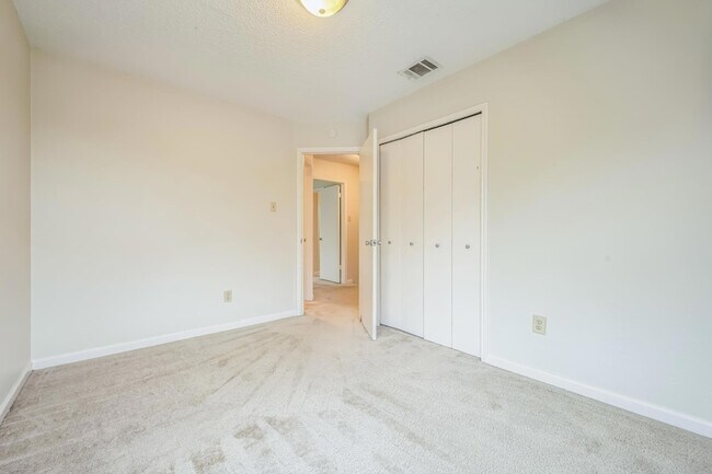 Foto del edificio - 14454 Robert I Walker Blvd