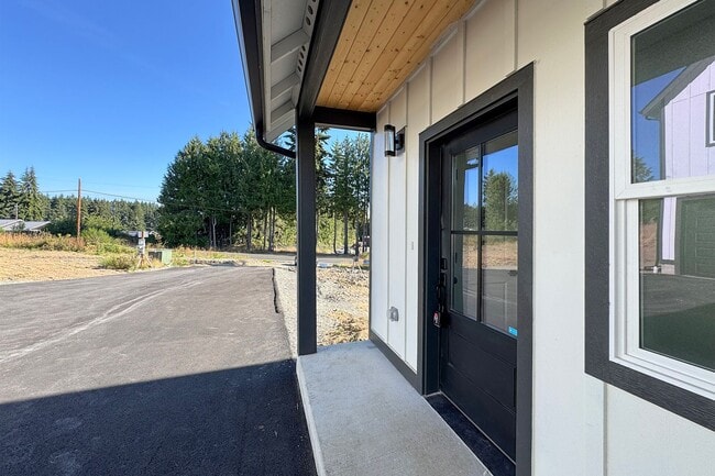 Building Photo - 1104 W Lauridsen Blvd