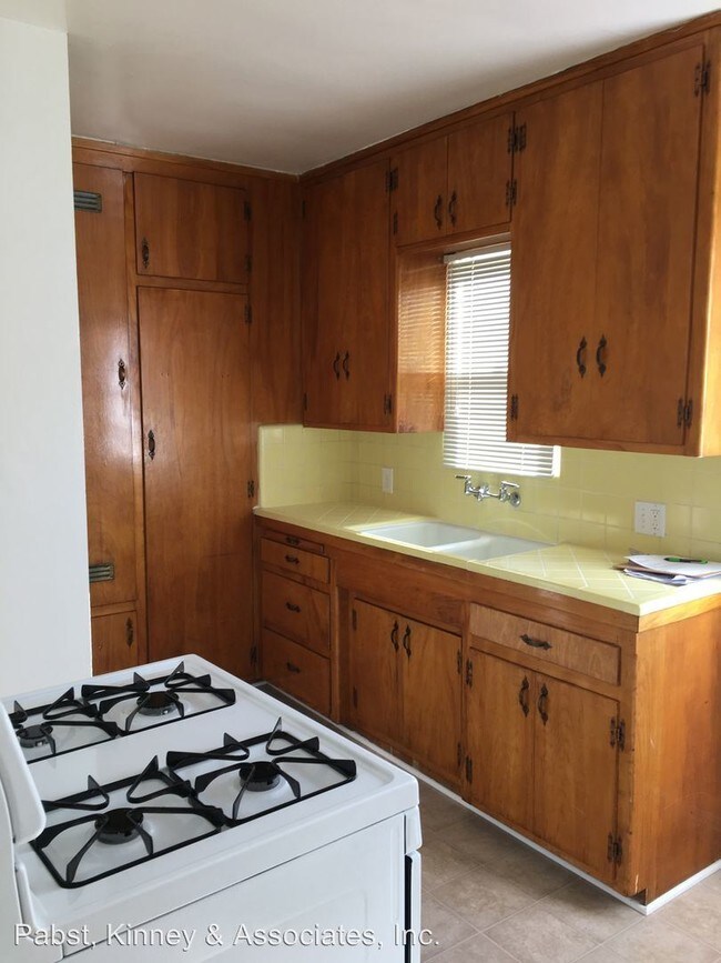 Foto del edificio - 7017-7023 Pickering Ave