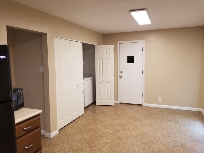 Dining Room - 8305 Webster St