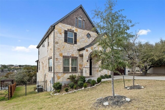 Building Photo - 921 Valley View Dr