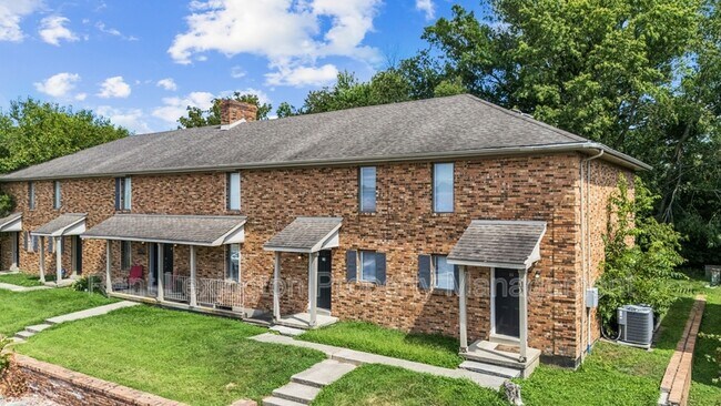 Foto del edificio - 1649 Foxhaven Dr