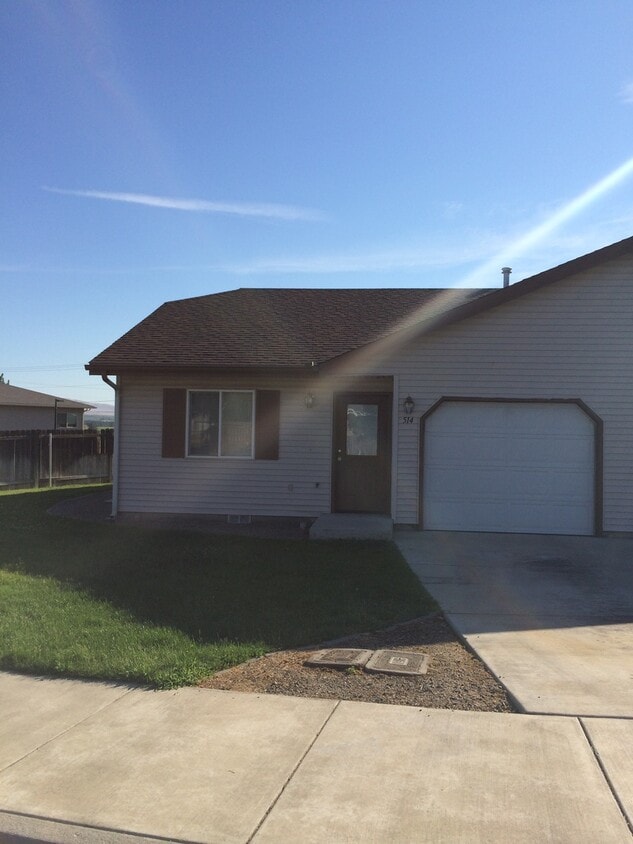 514 Eastgate Dr Unit 514, Prosser, WA 99350 Room for Rent in Prosser
