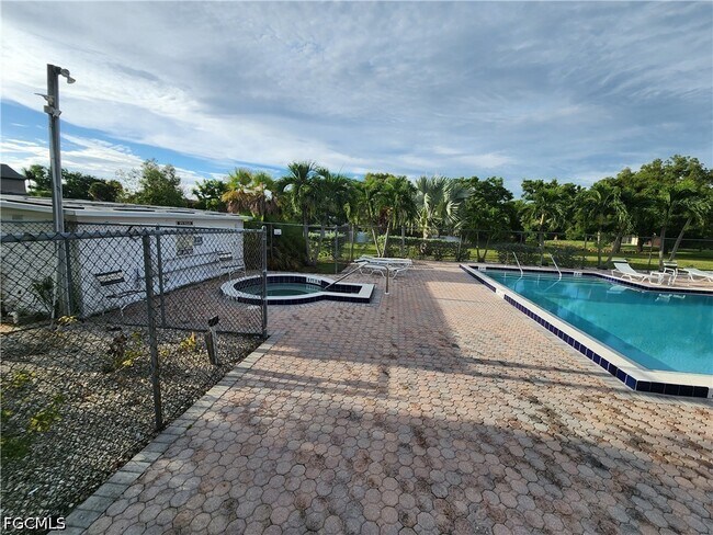 Foto del edificio - 12963 Cherrydale Ct
