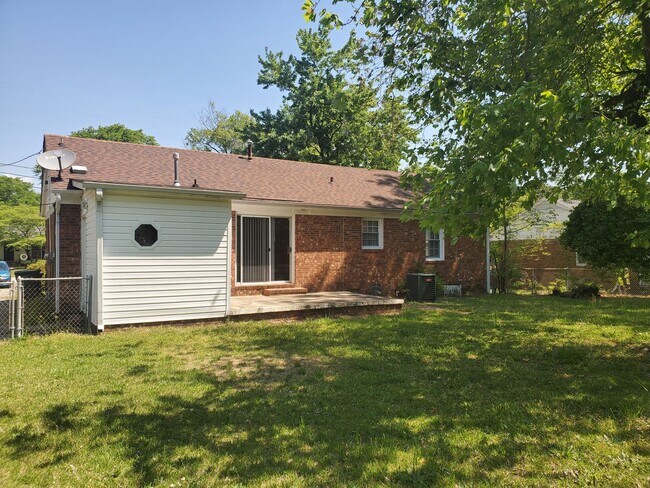 Building Photo - NEW LISTING!!!!!