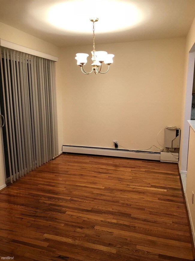 Building Photo - 3 br, 2 bath Apartment - 2341 37th St