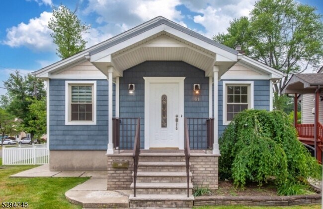 Building Photo - 61 Beechwood Ave