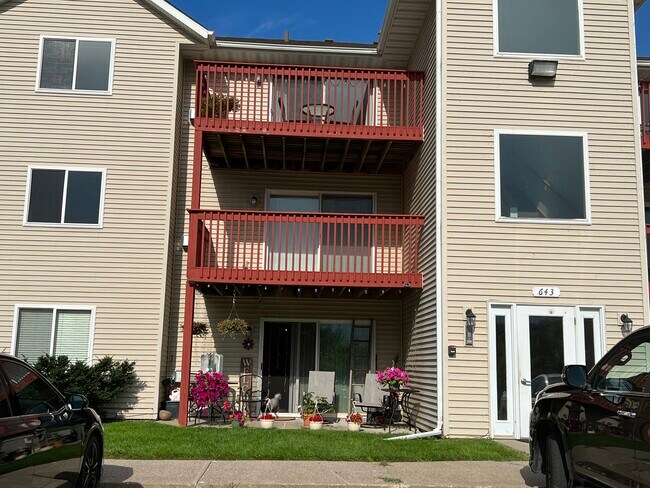 Apartamento con patio/salida al exterior - 643 E 46th St